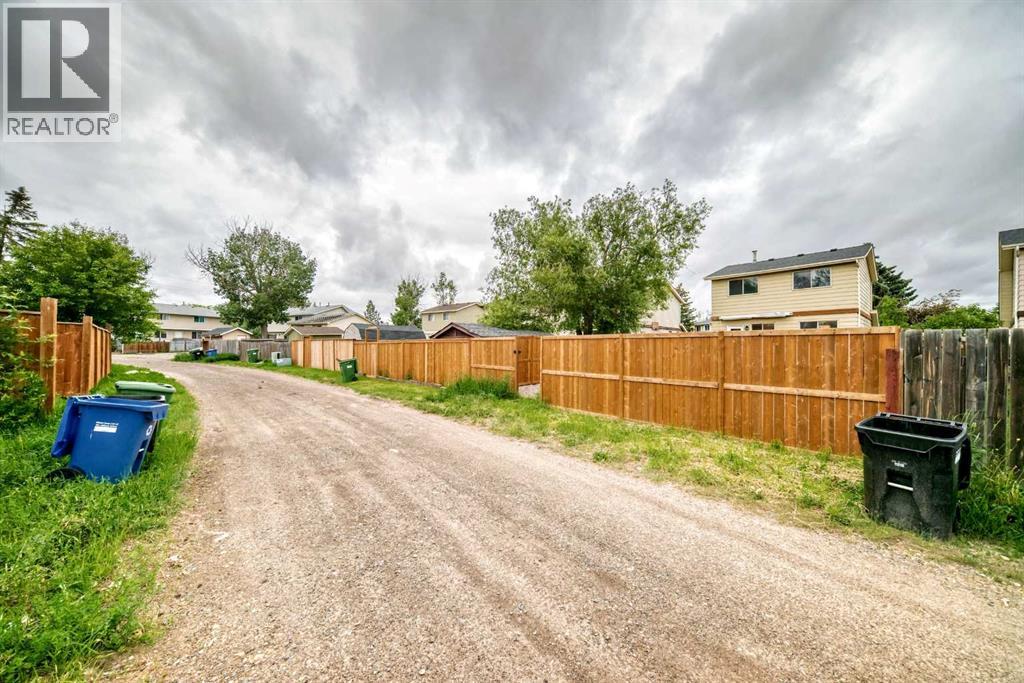 60 Erin Mount Crescent SE - 44