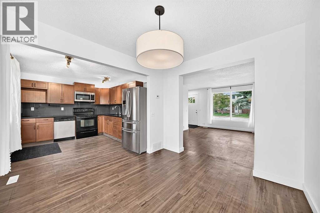 60 Erin Mount Crescent SE — photo 8