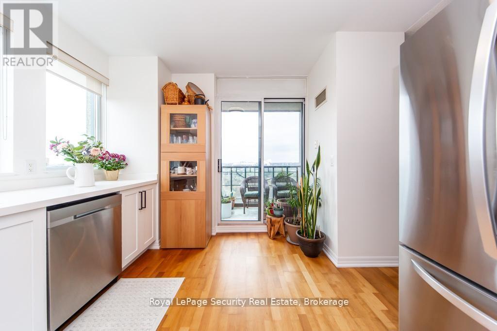 #1402 38 FONTENAY COURT - 17