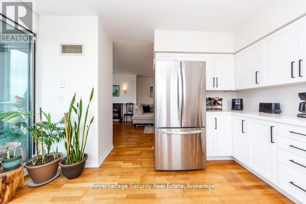 #1402 38 FONTENAY COURT - 18