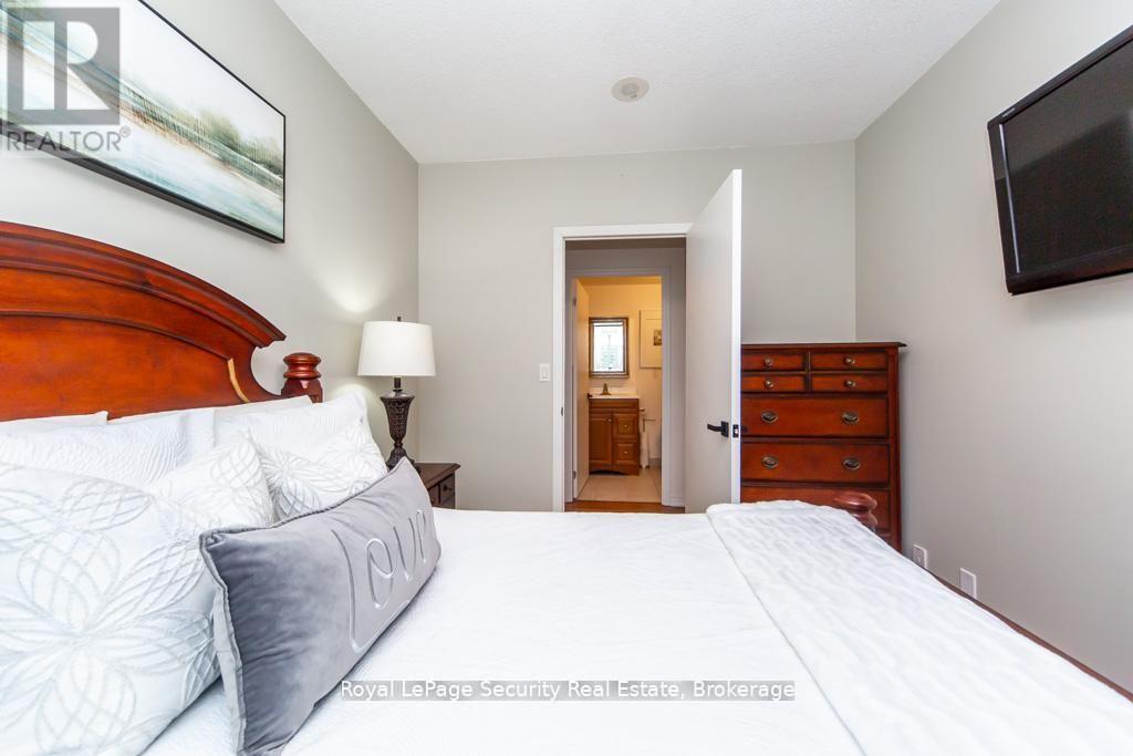 #1402 38 FONTENAY COURT - 30