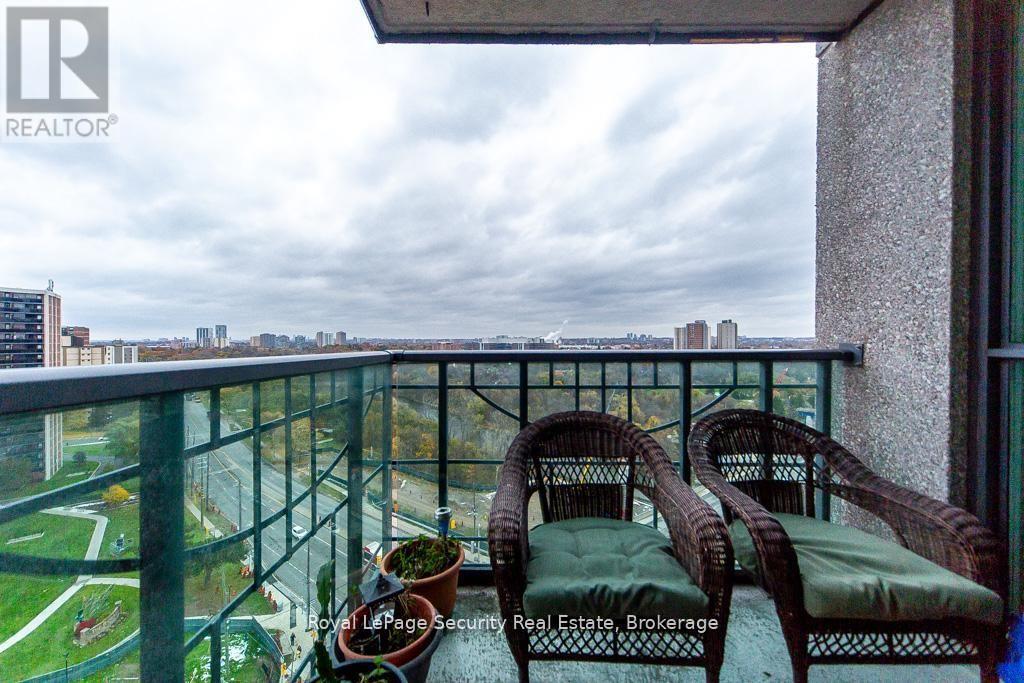#1402 38 FONTENAY COURT - 37