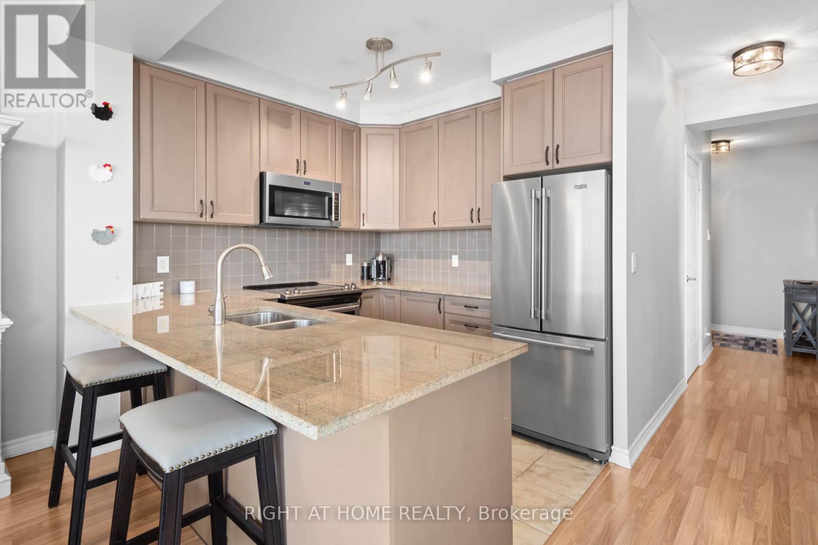 #1012 9235 JANE STREET - 8