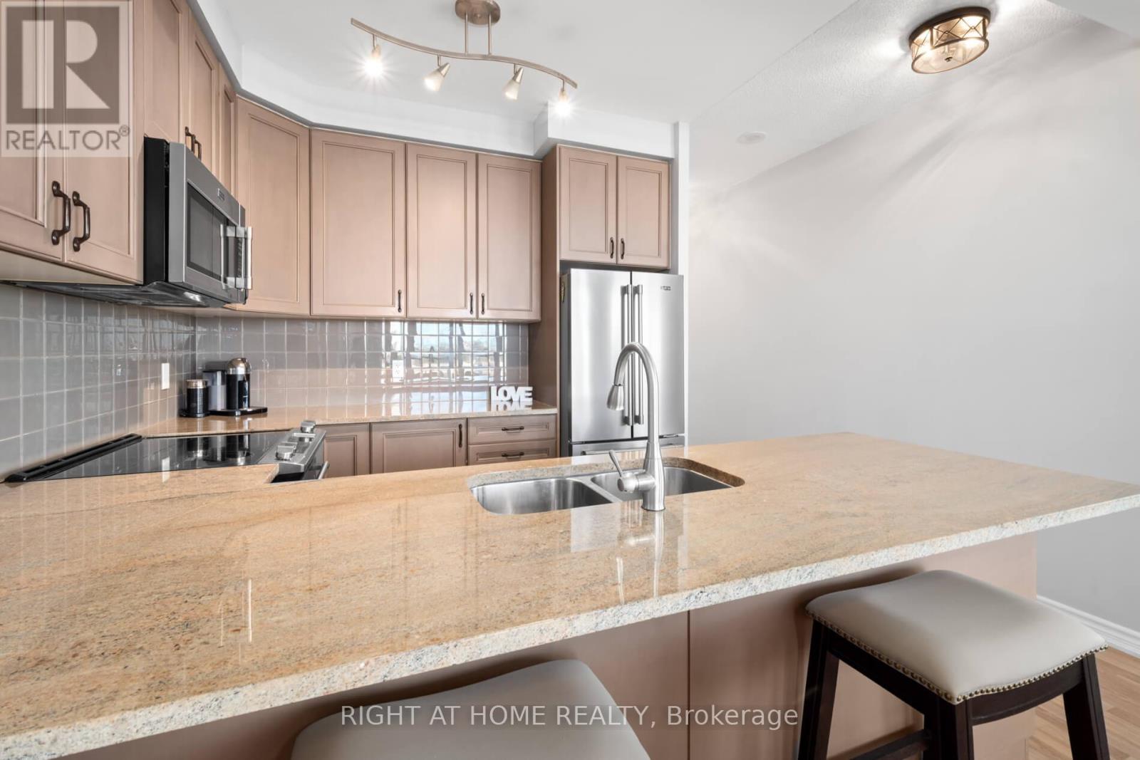 #1012 9235 JANE STREET - 9
