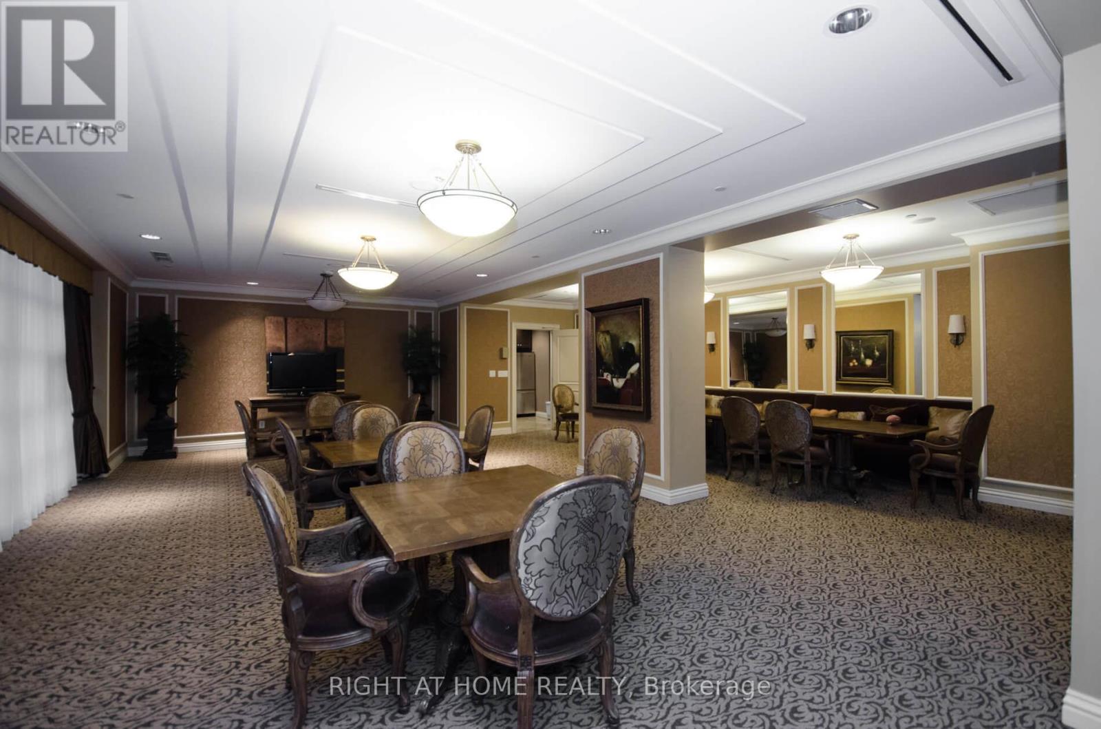 #1012 9235 JANE STREET - 37