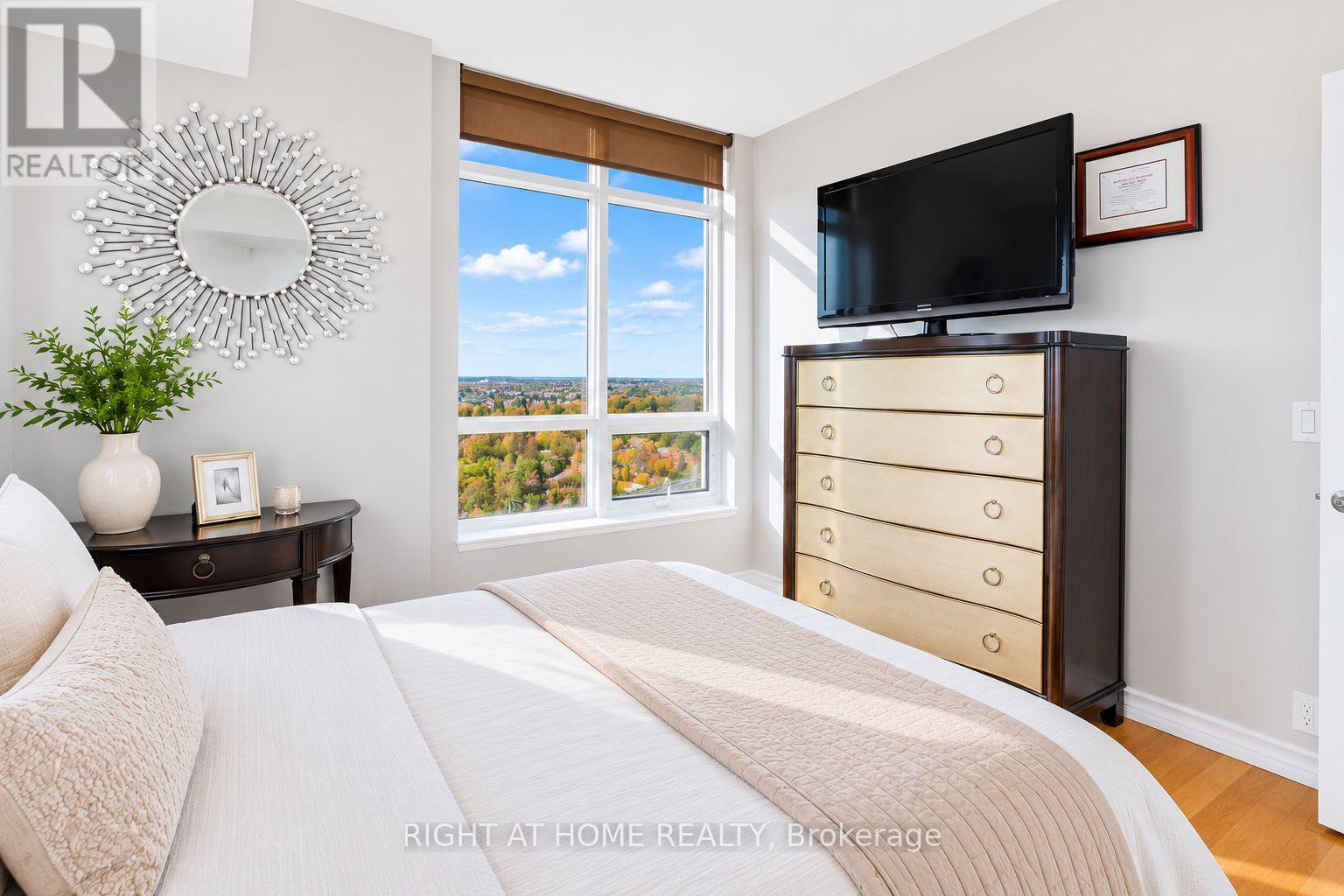 #1012 9235 JANE STREET - 23