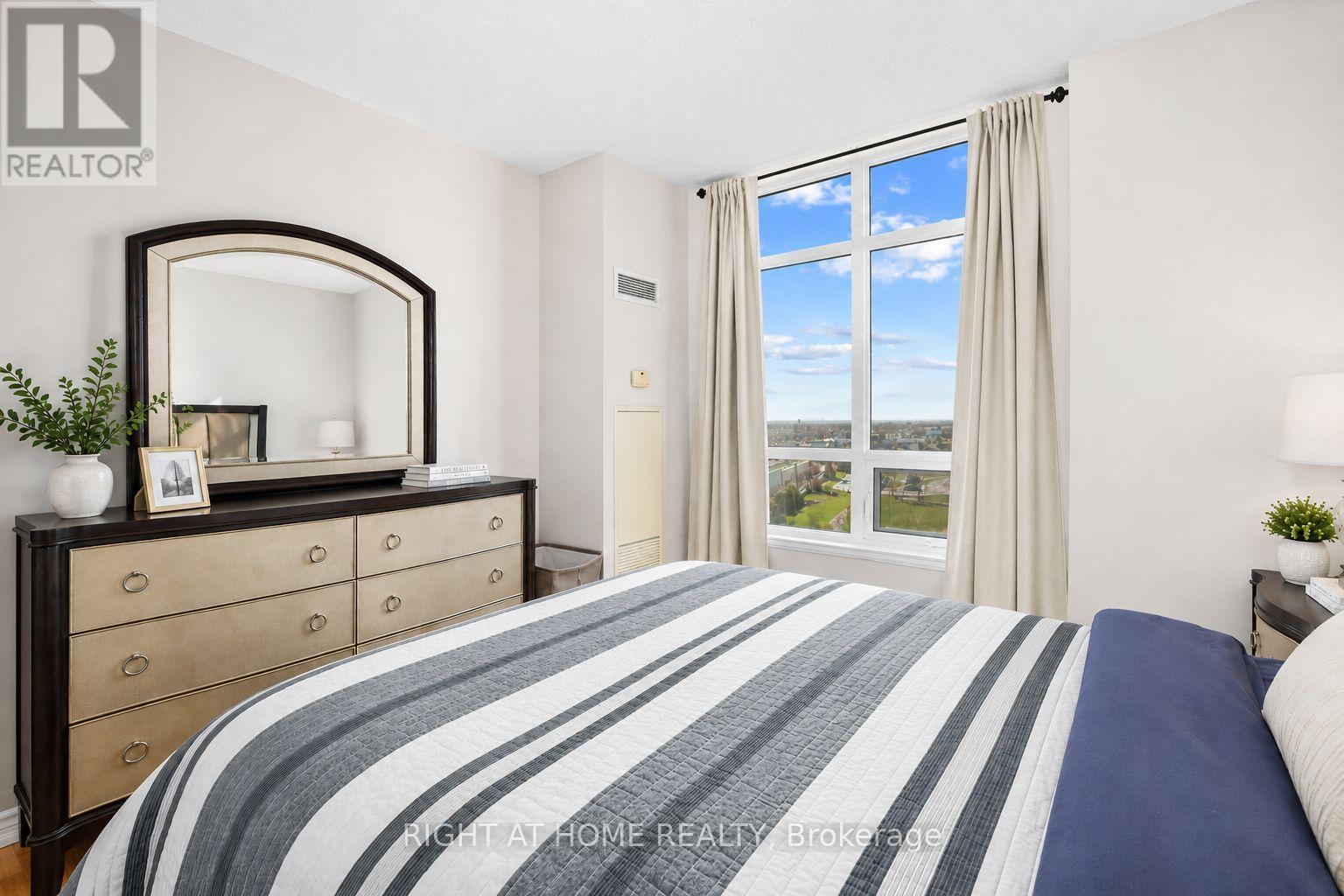 #1012 9235 JANE STREET - 20