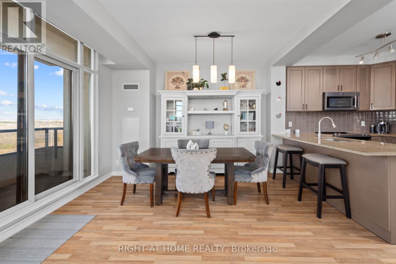 #1012 9235 JANE STREET - 12