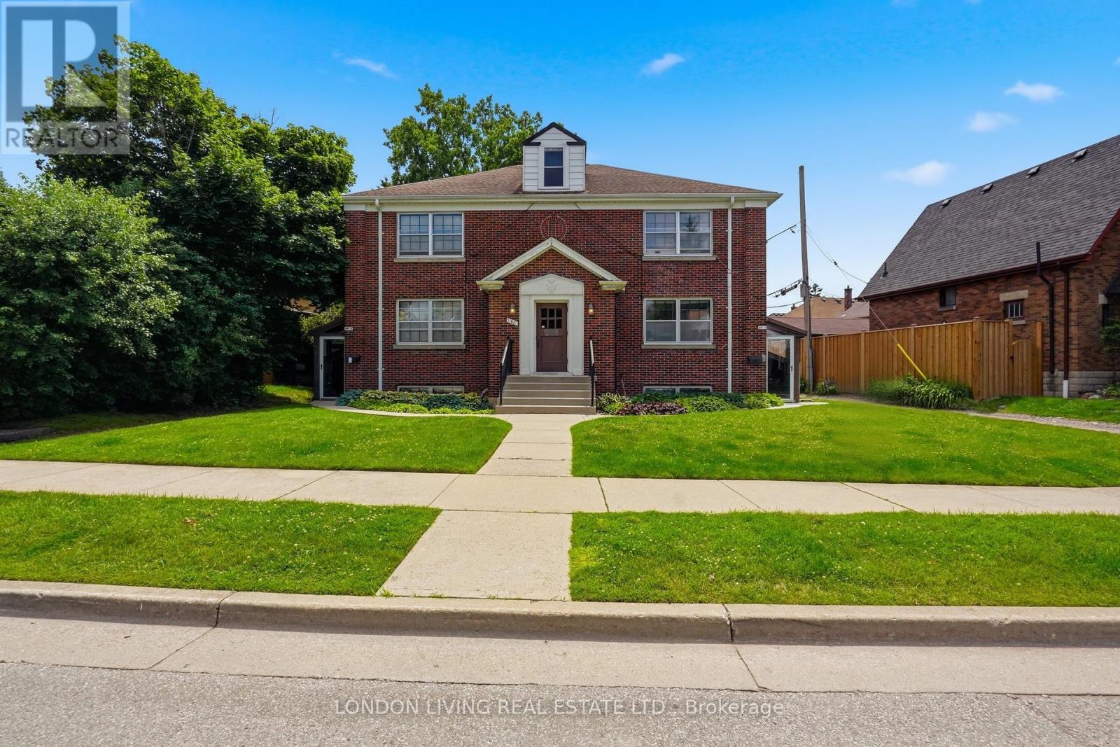 107 WINDSOR CRESCENT - 1