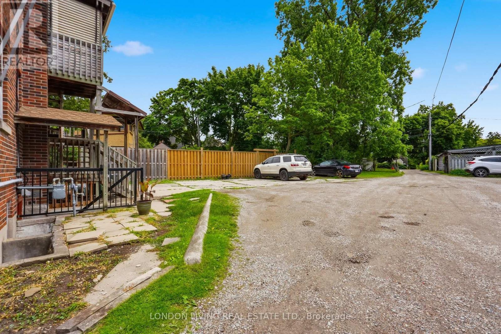 107 WINDSOR CRESCENT - 16