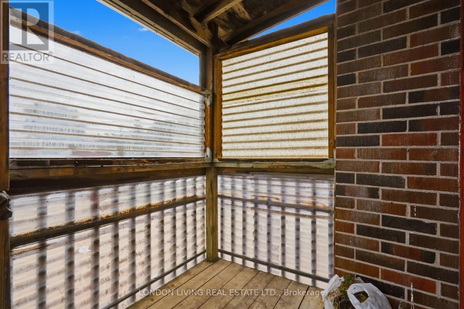 107 WINDSOR CRESCENT - 21
