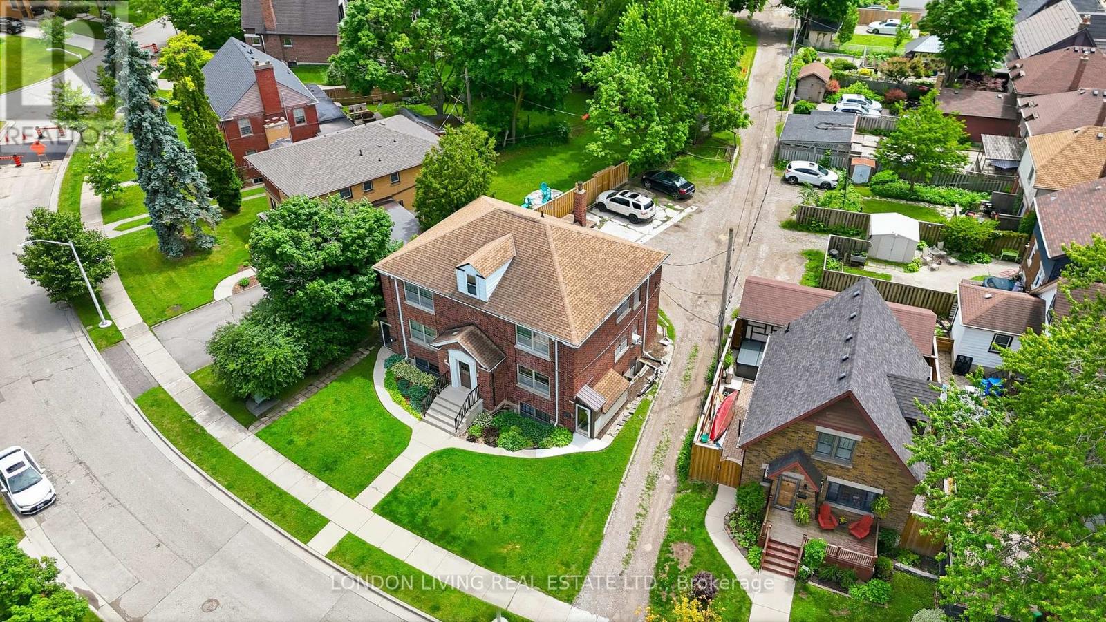 107 WINDSOR CRESCENT - 24