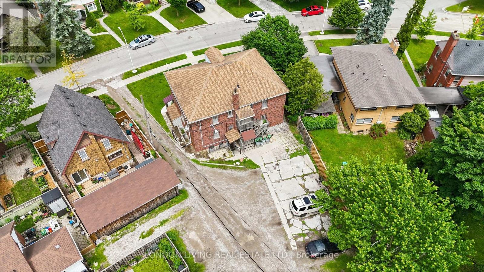 107 WINDSOR CRESCENT - 26