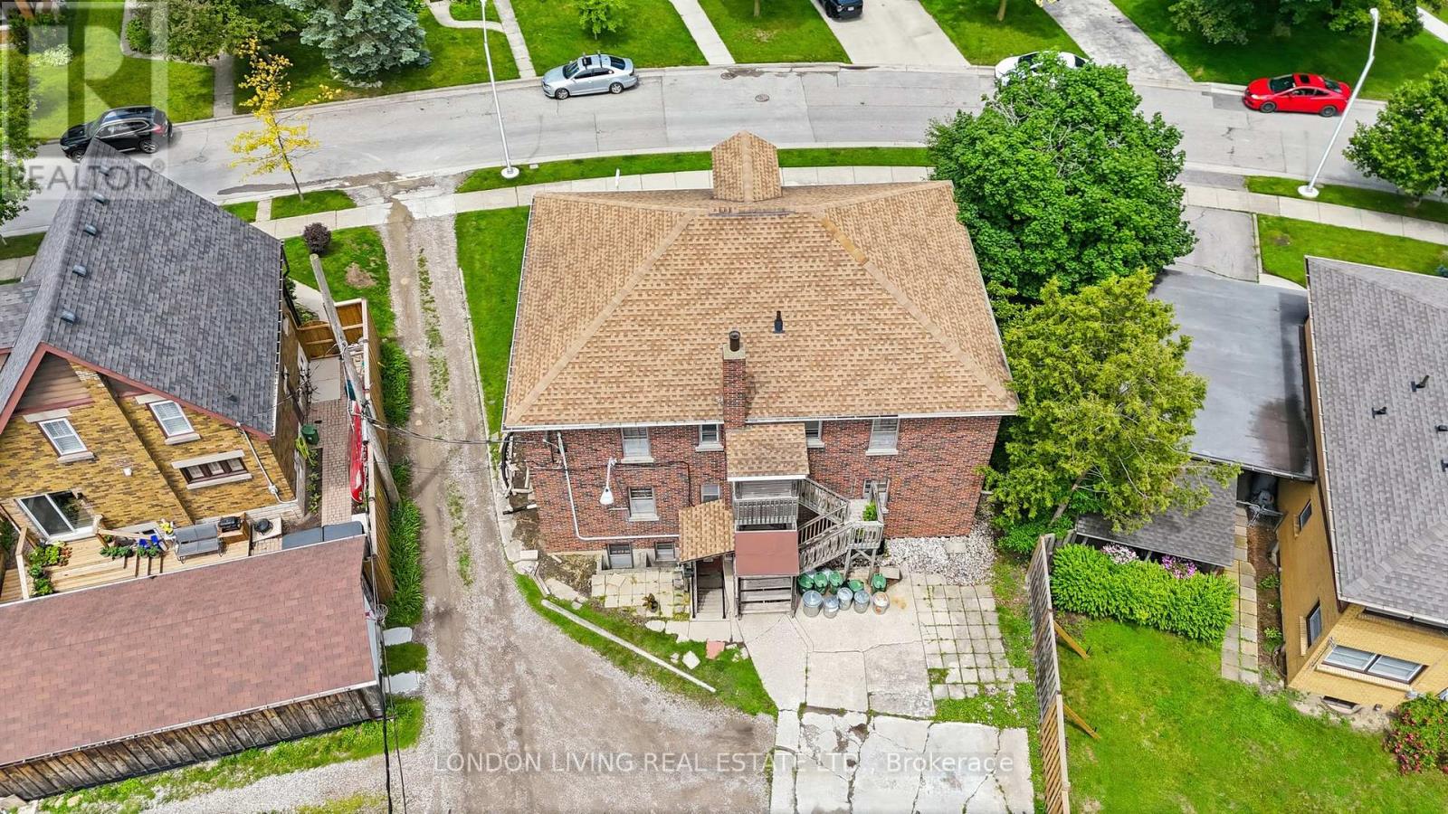 107 WINDSOR CRESCENT - 27