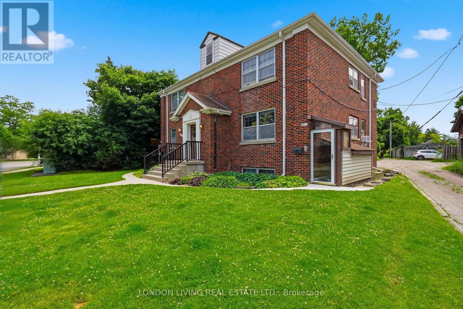 107 WINDSOR CRESCENT - 4