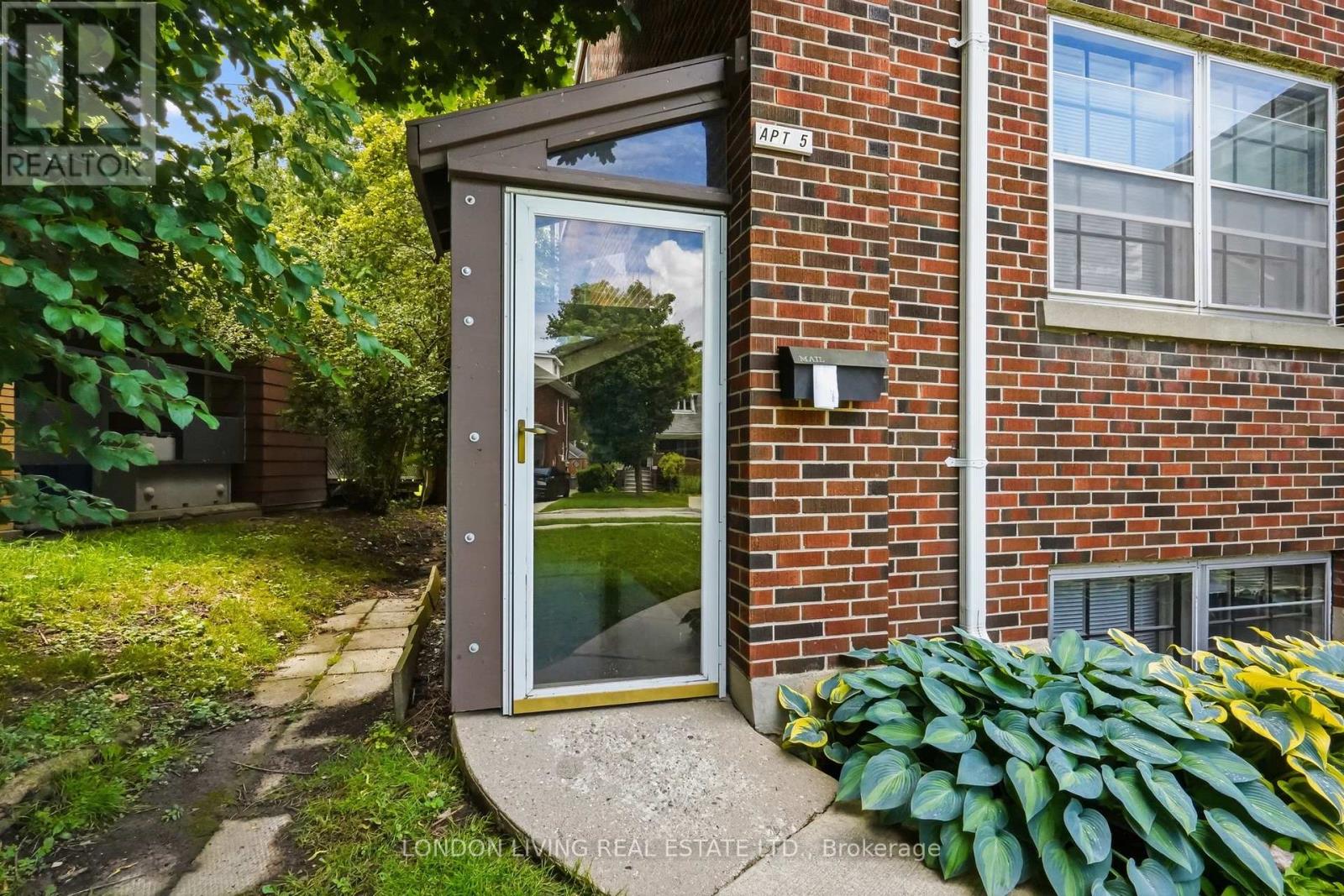 107 WINDSOR CRESCENT - 7