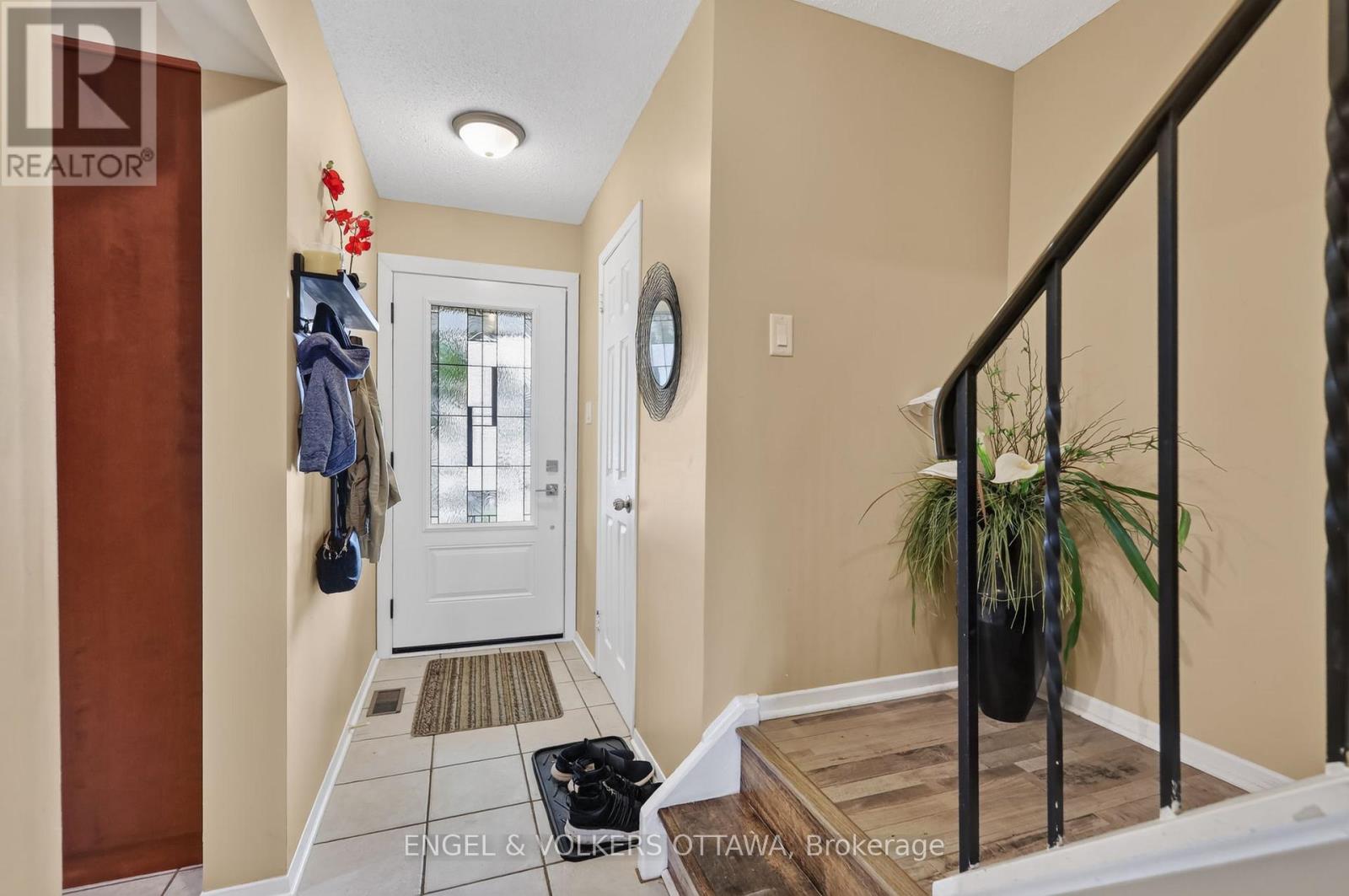 4 Bed, 2 Bath House for Sale in Ottawa – 6269 PADDLER WAY, Ottawa – MLS# X13479952 - Image 6