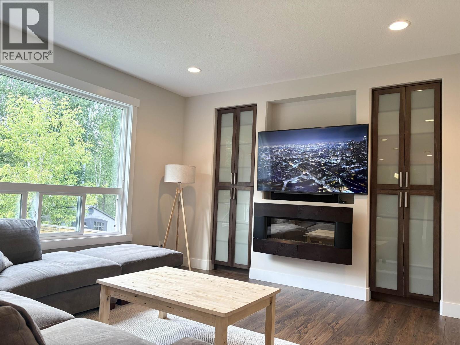 Photo 10 of 36 — 3808 BARNES DRIVE · Prince George, BC
