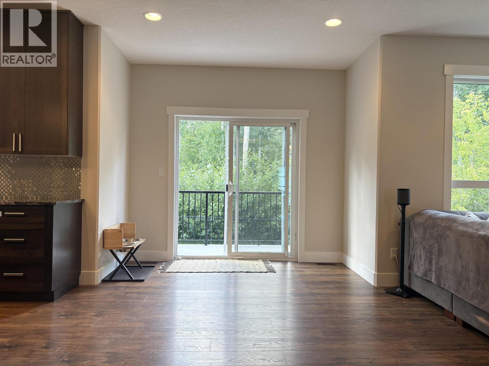 Photo 8 of 36 — 3808 BARNES DRIVE · Prince George, BC