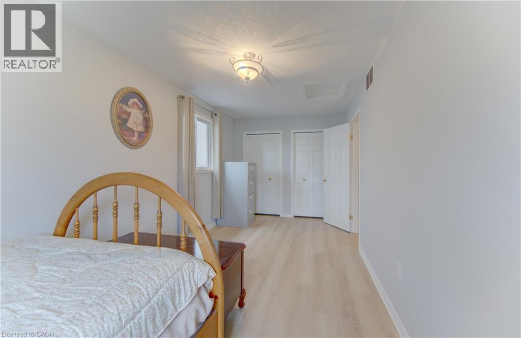 460 LANGLAW Drive - 17