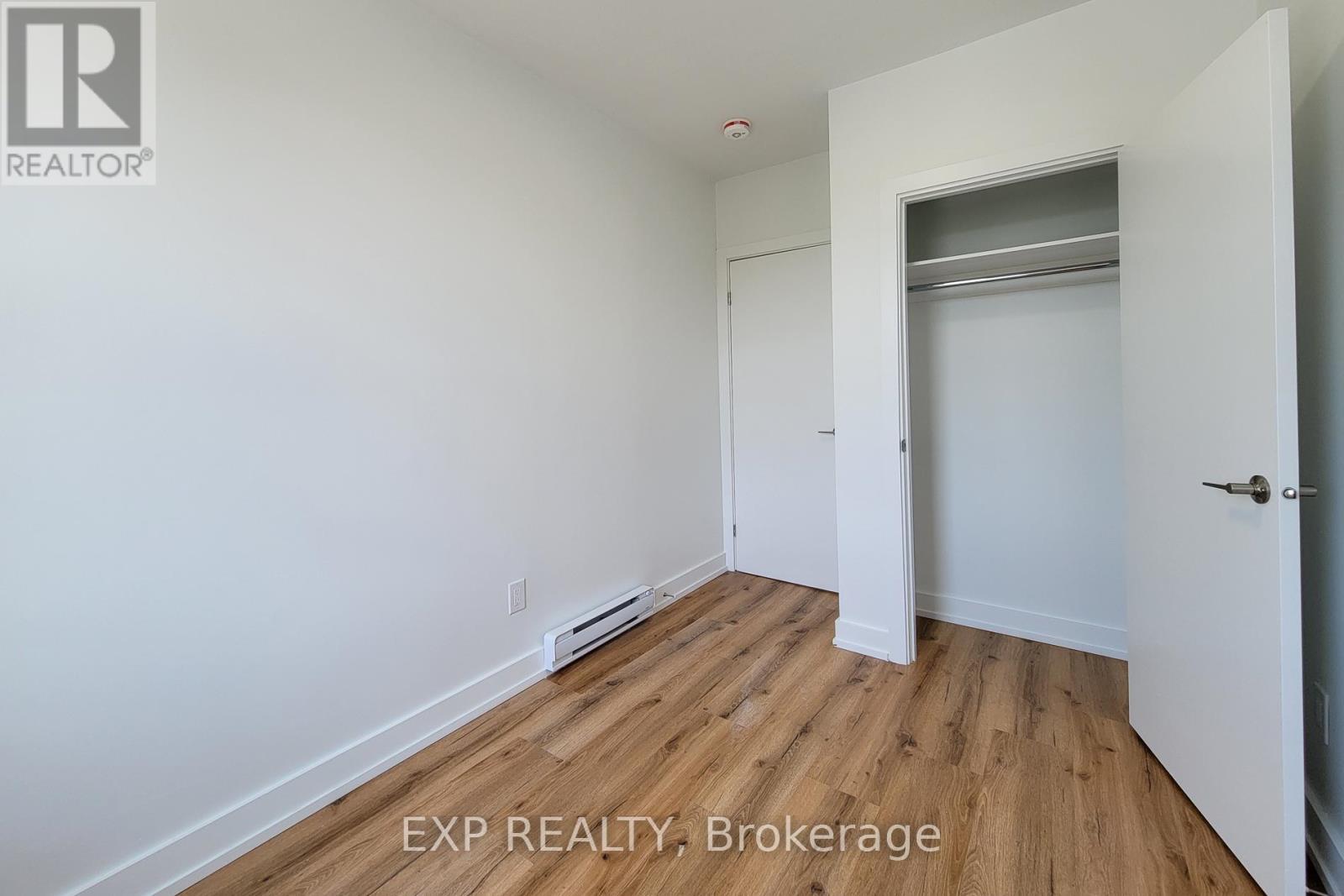 1052 BARTON STREET E - 19