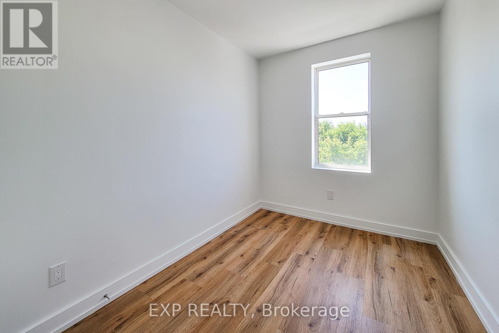 1052 BARTON STREET E - 20