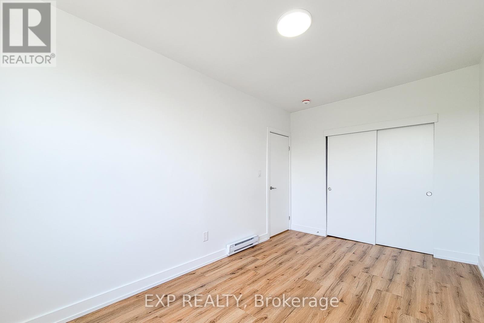 1052 BARTON STREET E - 15