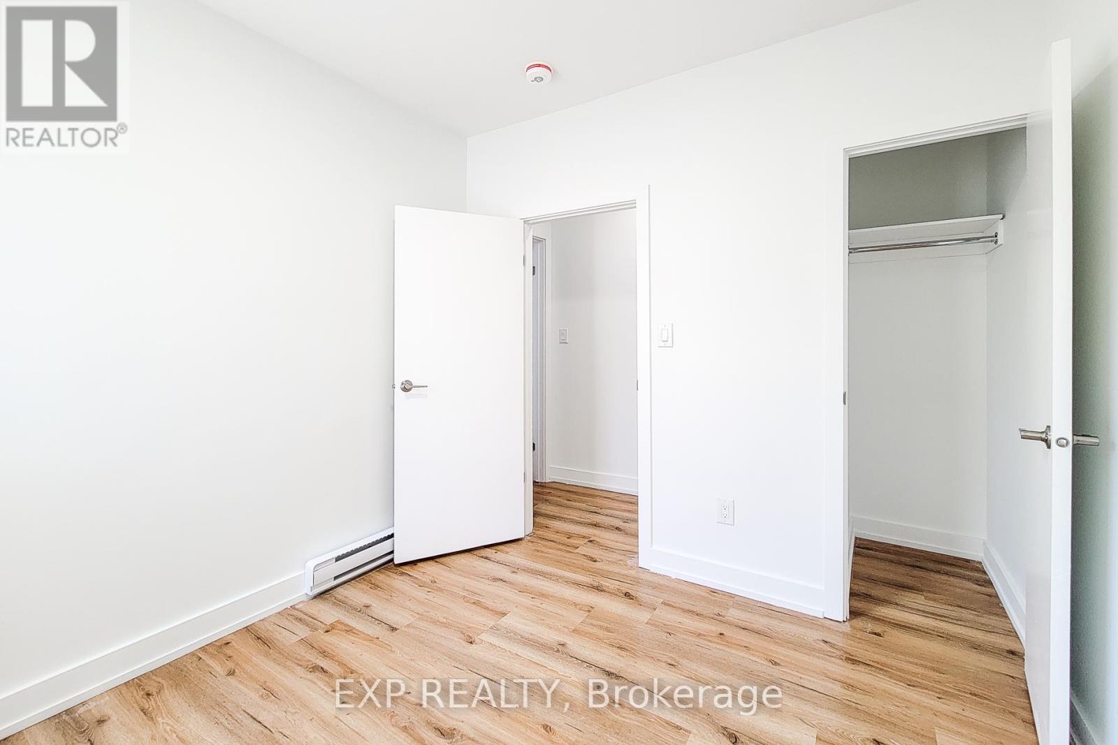 1052 BARTON STREET E - 33