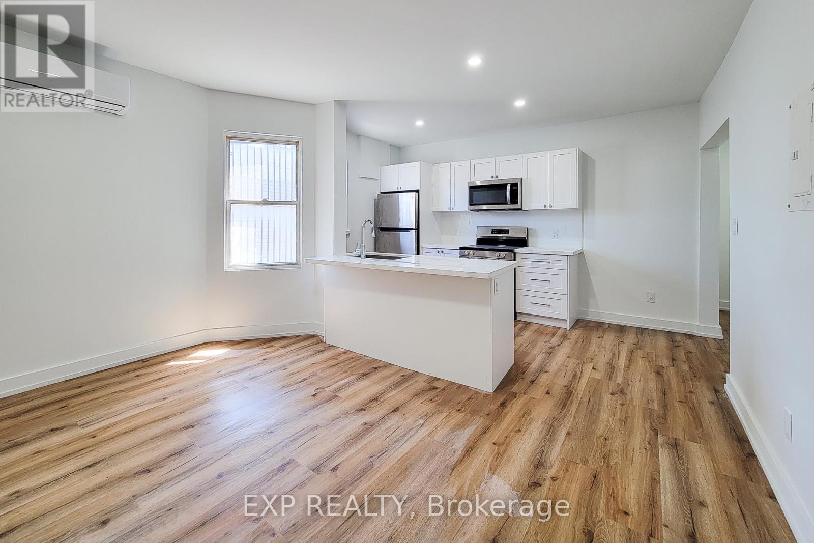 1052 BARTON STREET E - 24