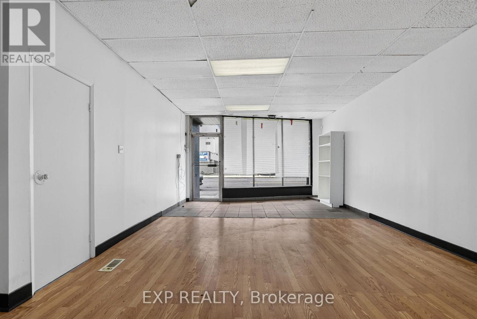 1052 BARTON STREET E - 38