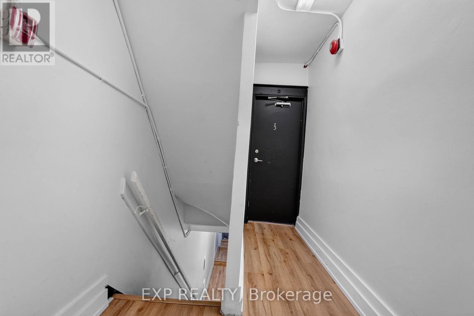 1052 BARTON STREET E - 5