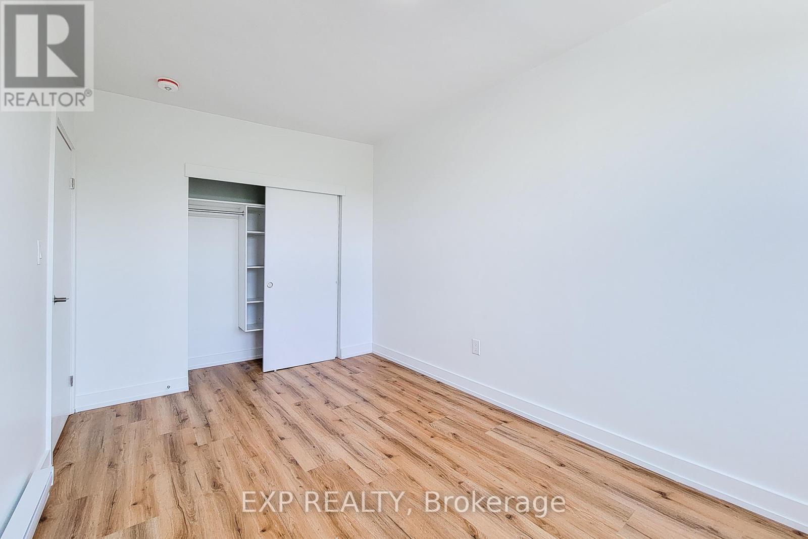 1052 BARTON STREET E - 16