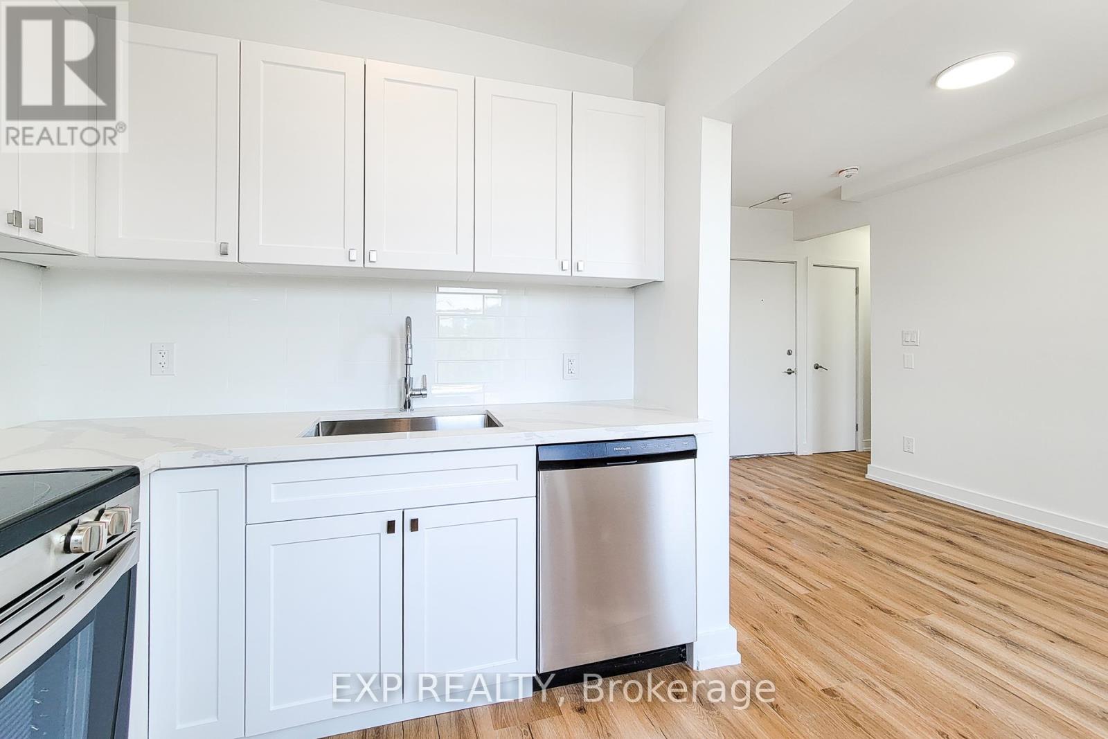 1052 BARTON STREET E - 11