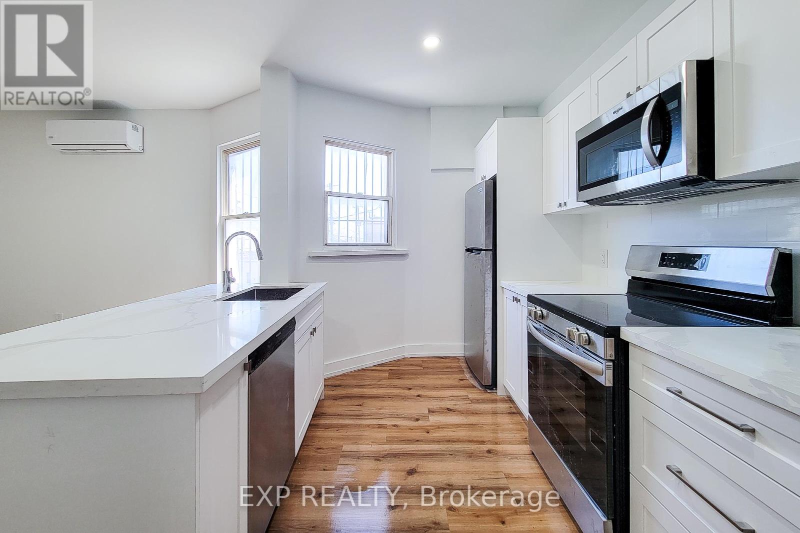 1052 BARTON STREET E - 25