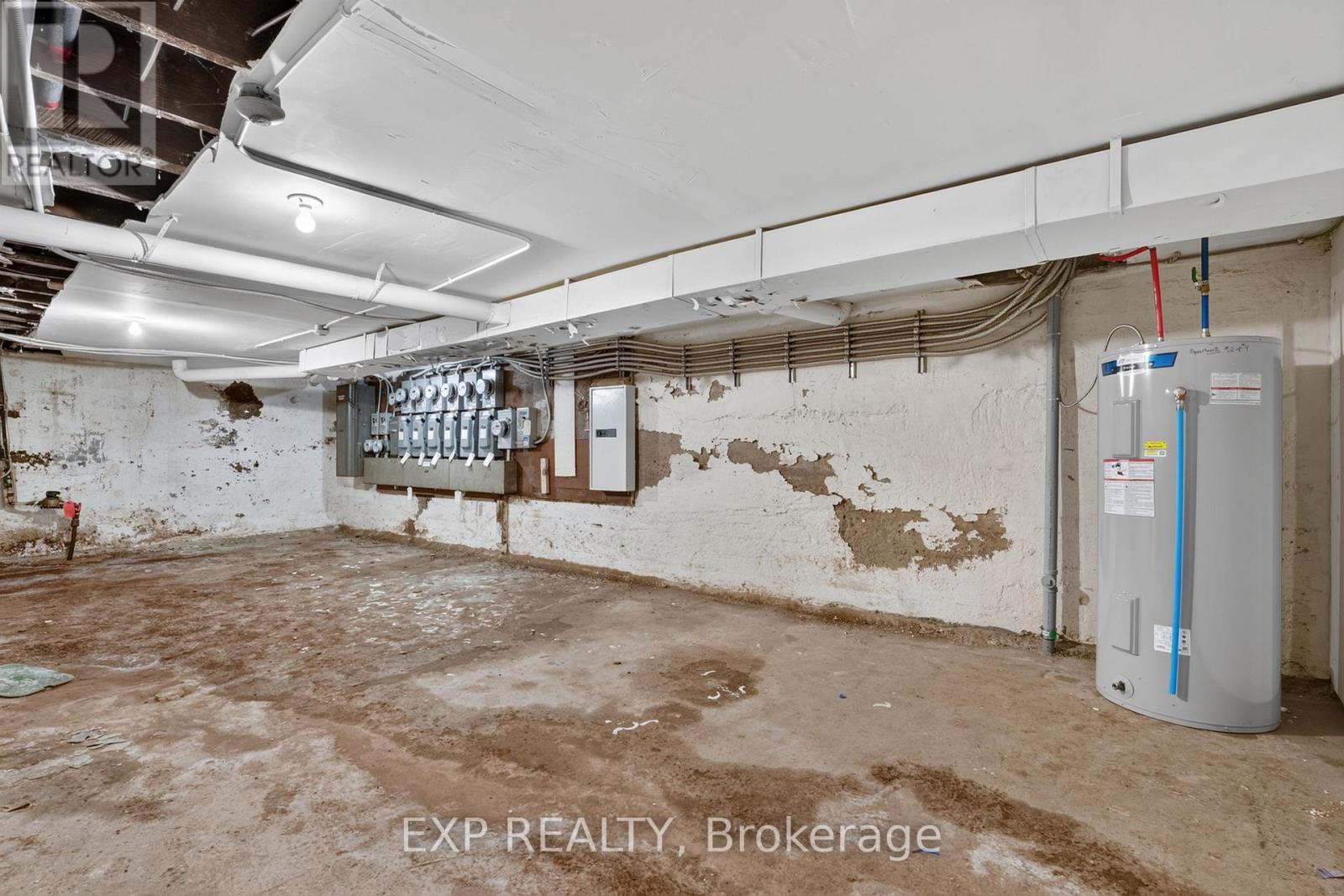 1052 BARTON STREET E - 42