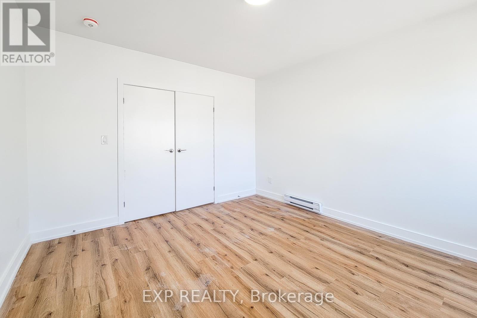 1052 BARTON STREET E - 31