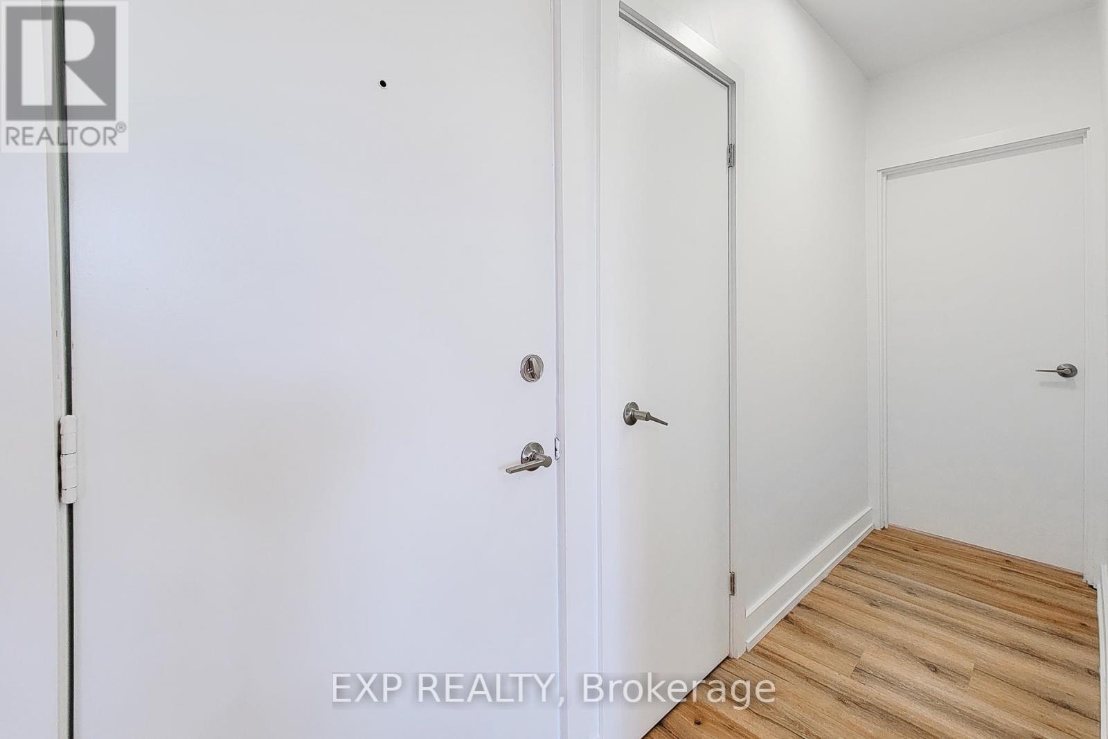 1052 BARTON STREET E - 6