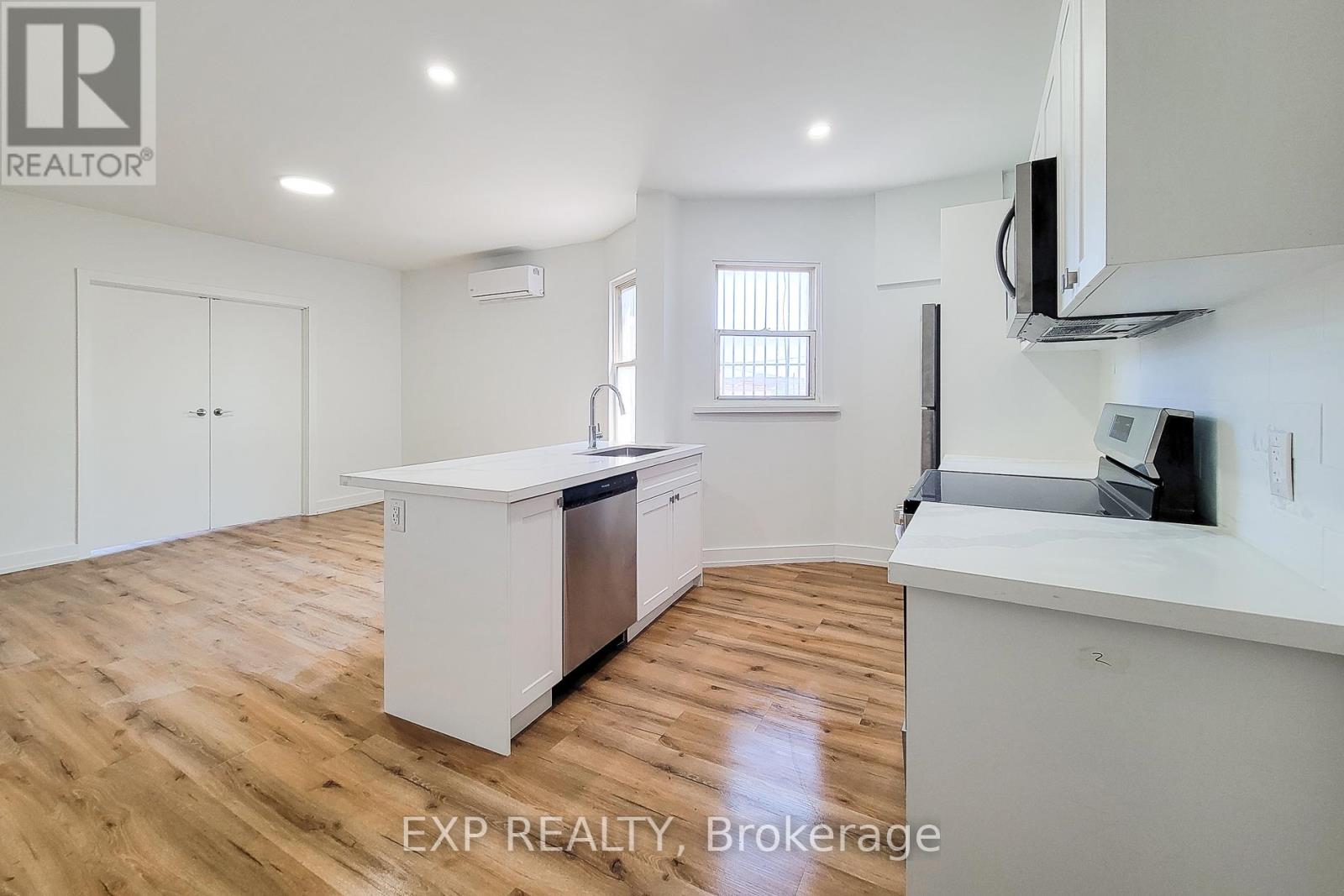 1052 BARTON STREET E - 28