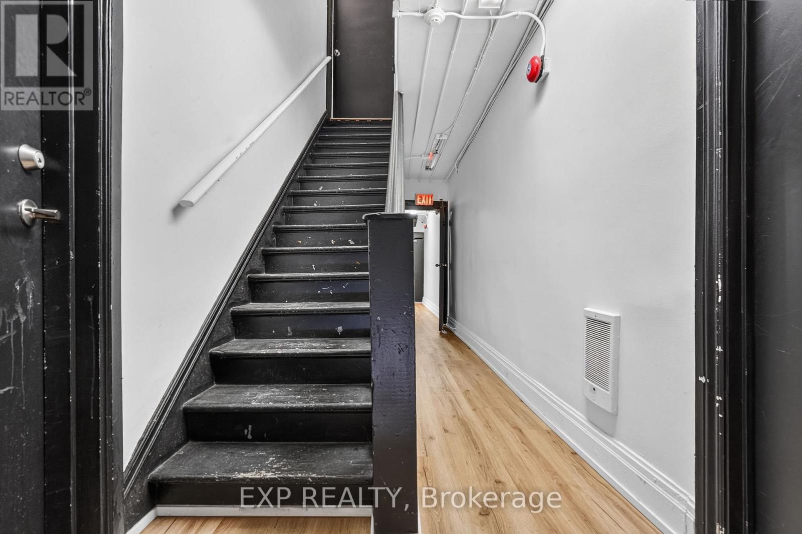 1052 BARTON STREET E - 4