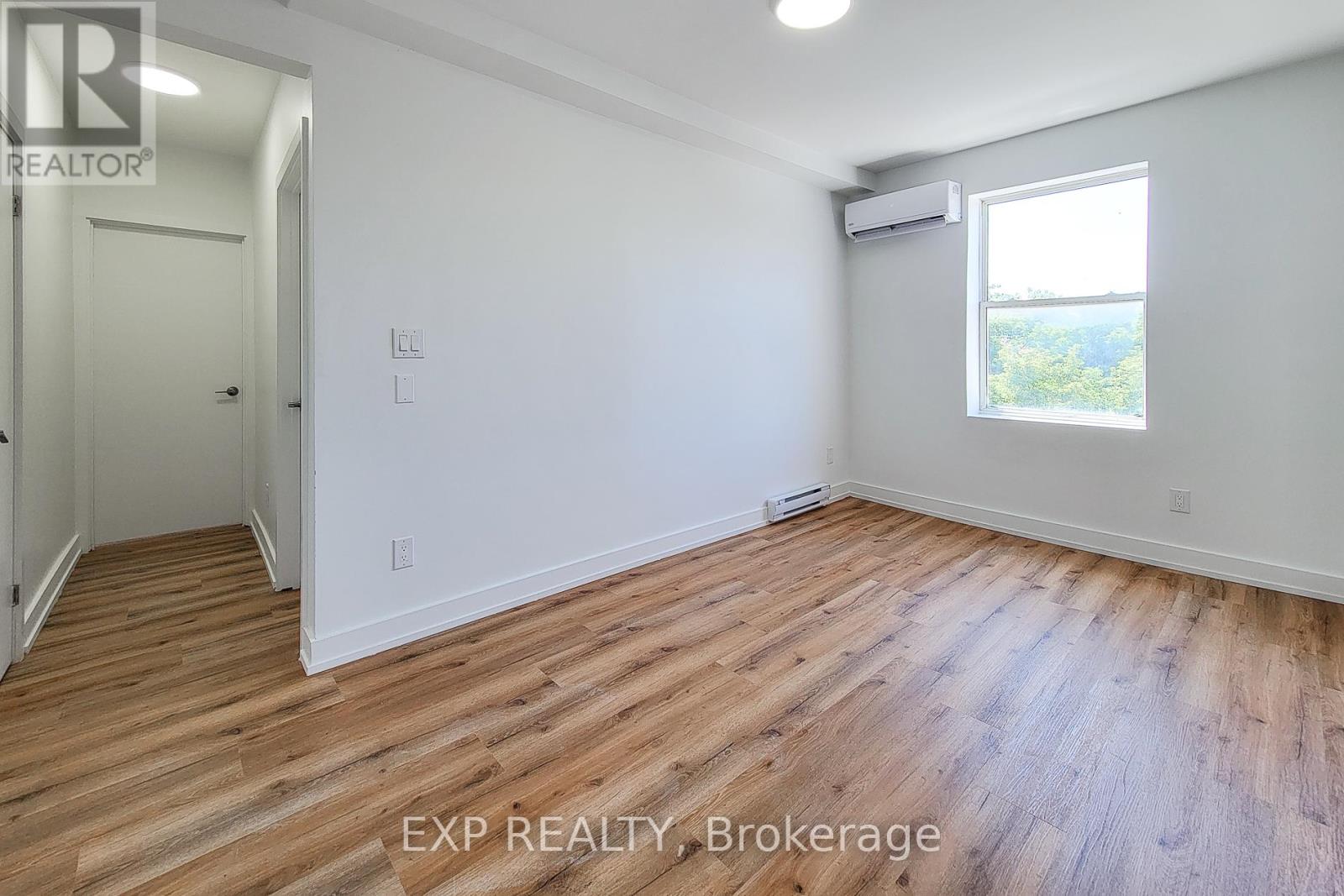 1052 BARTON STREET E - 7