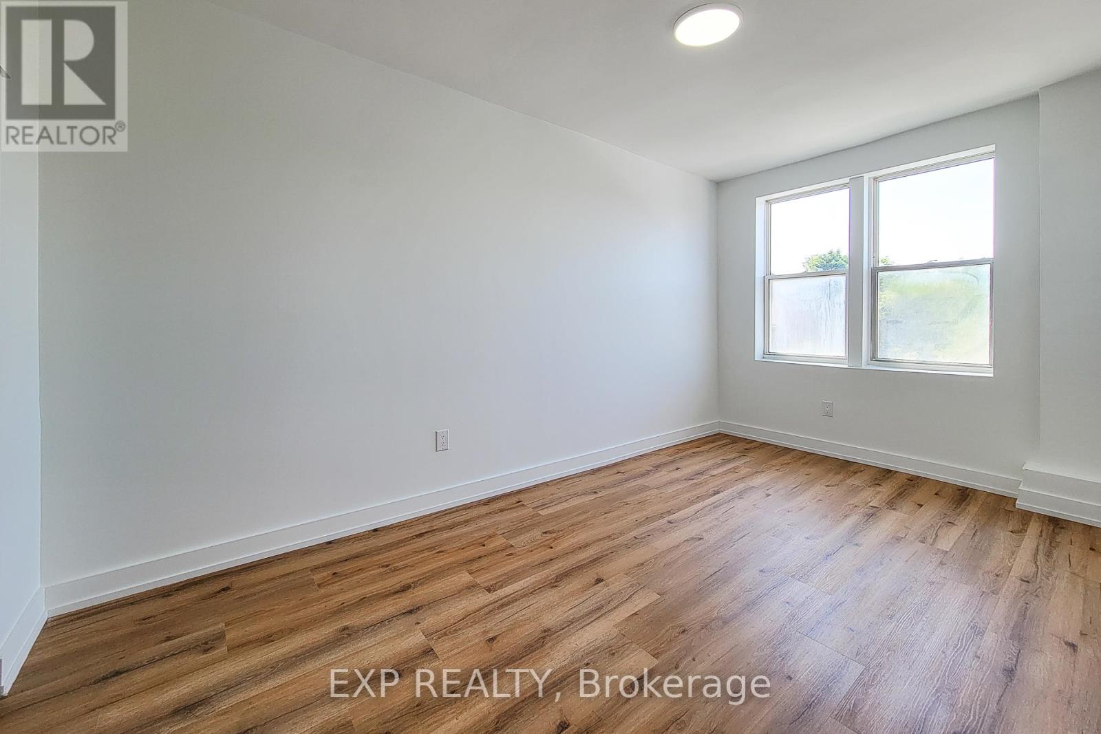 1052 BARTON STREET E - 18
