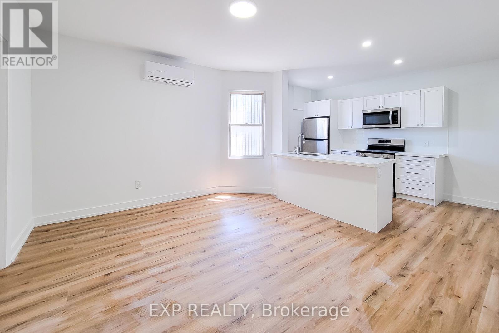 1052 BARTON STREET E - 23