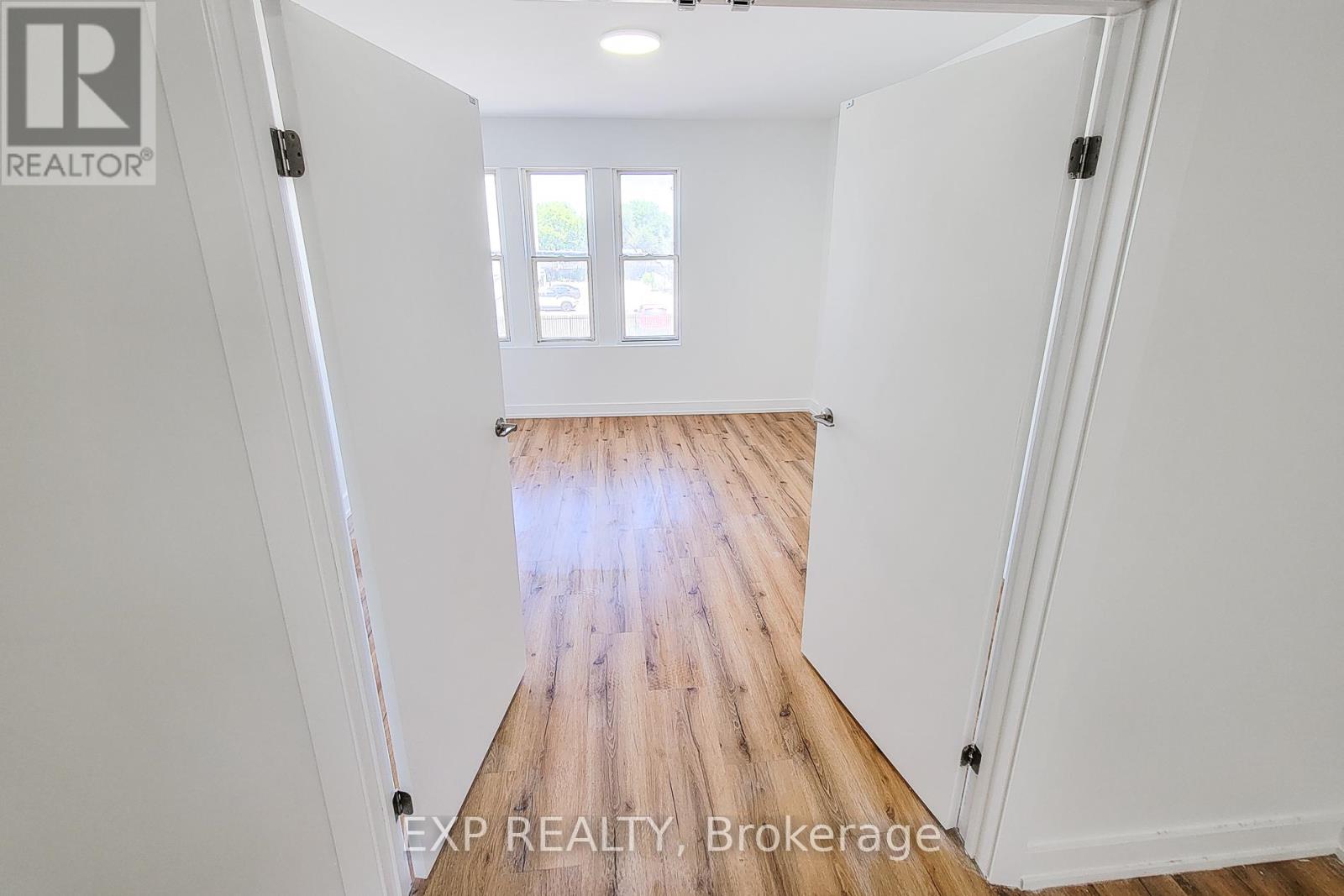 1052 BARTON STREET E - 29