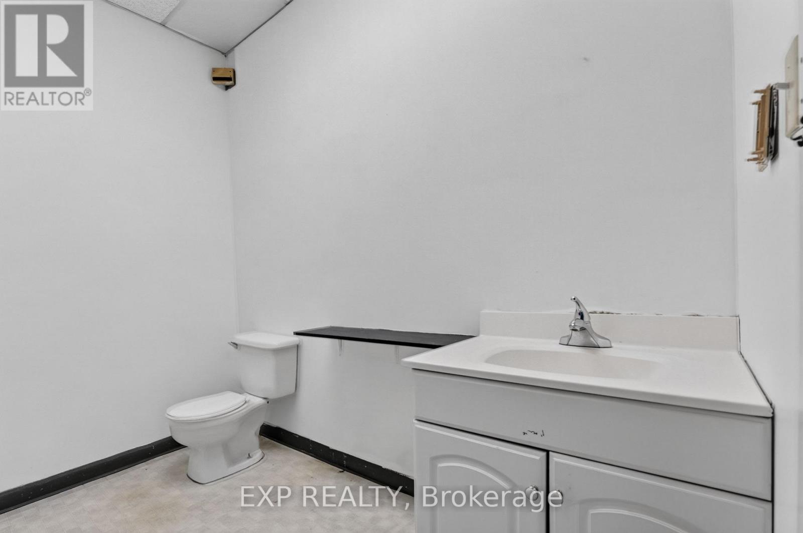 1052 BARTON STREET E - 40