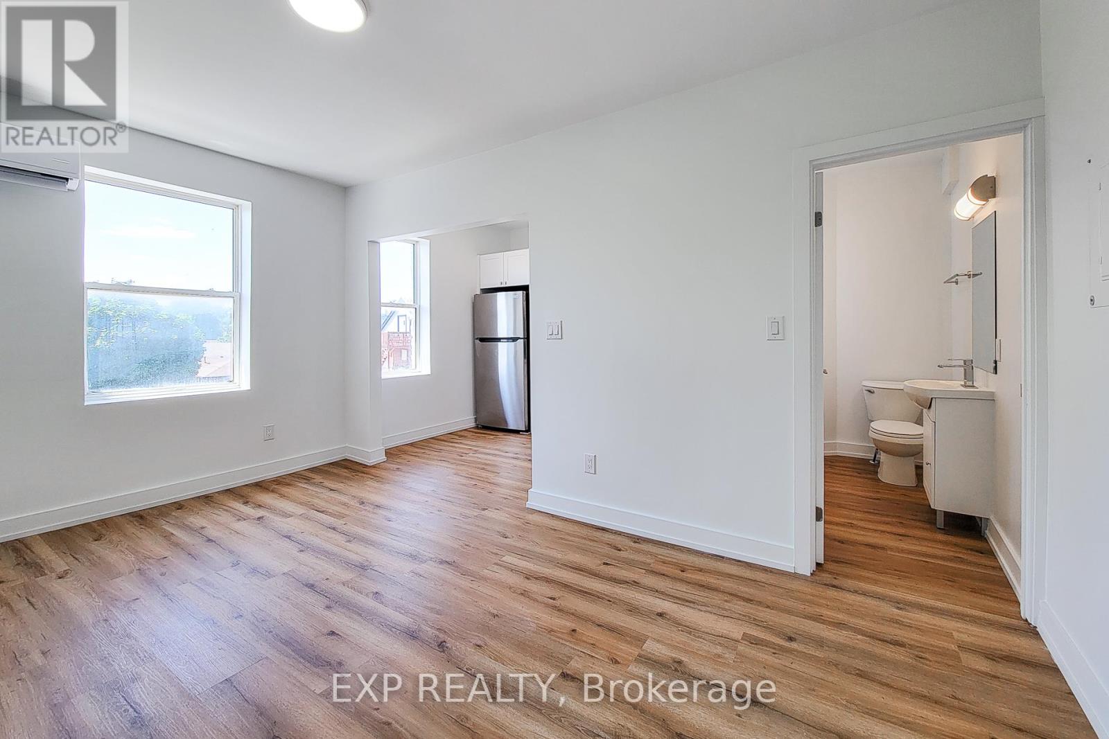 1052 BARTON STREET E - 8