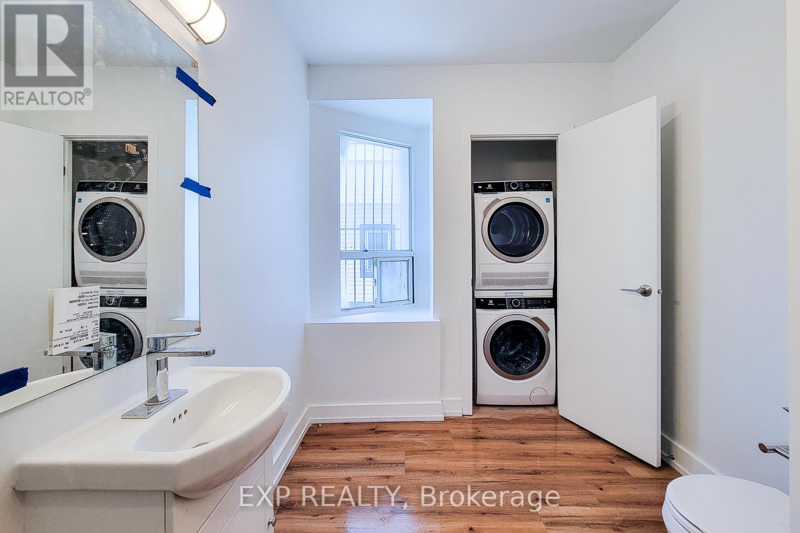 1052 BARTON STREET E - 36