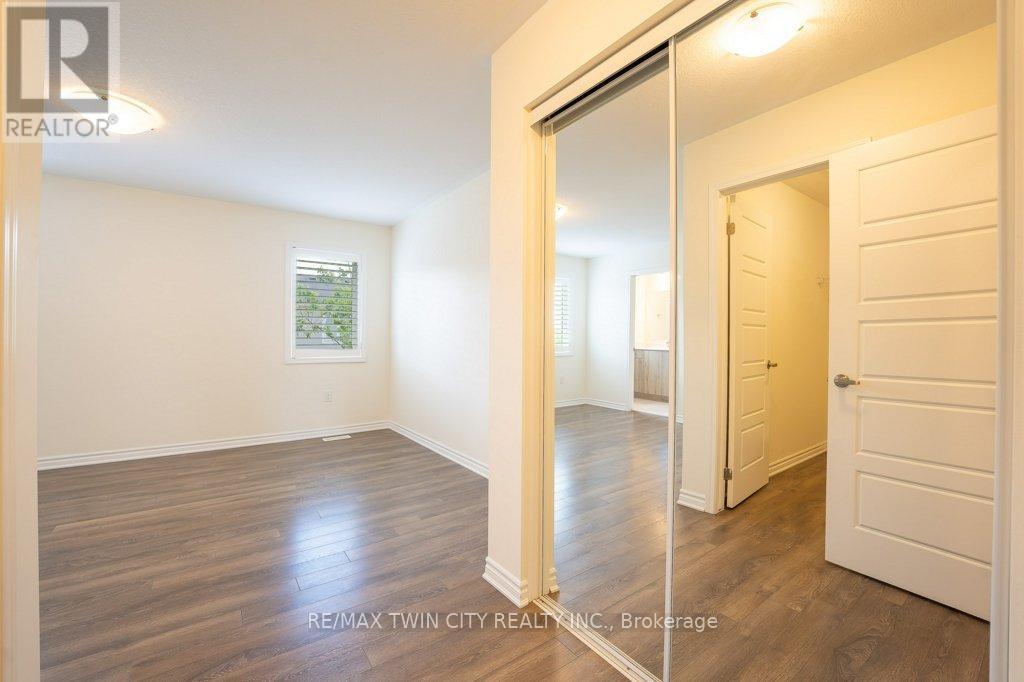 #20 455 GUELPH AVENUE - 21