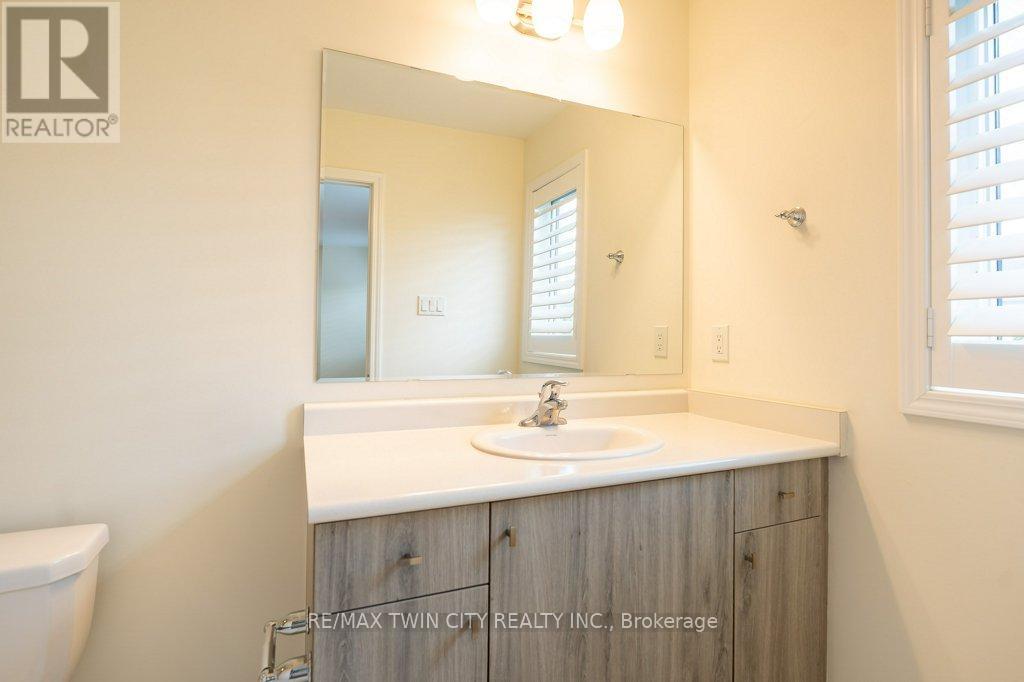 #20 455 GUELPH AVENUE - 25
