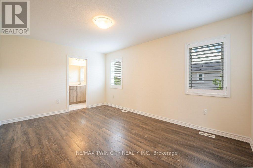 #20 455 GUELPH AVENUE - 22
