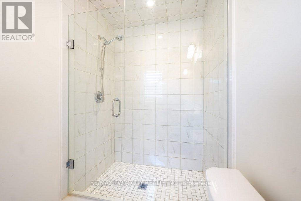 #20 455 GUELPH AVENUE - 26